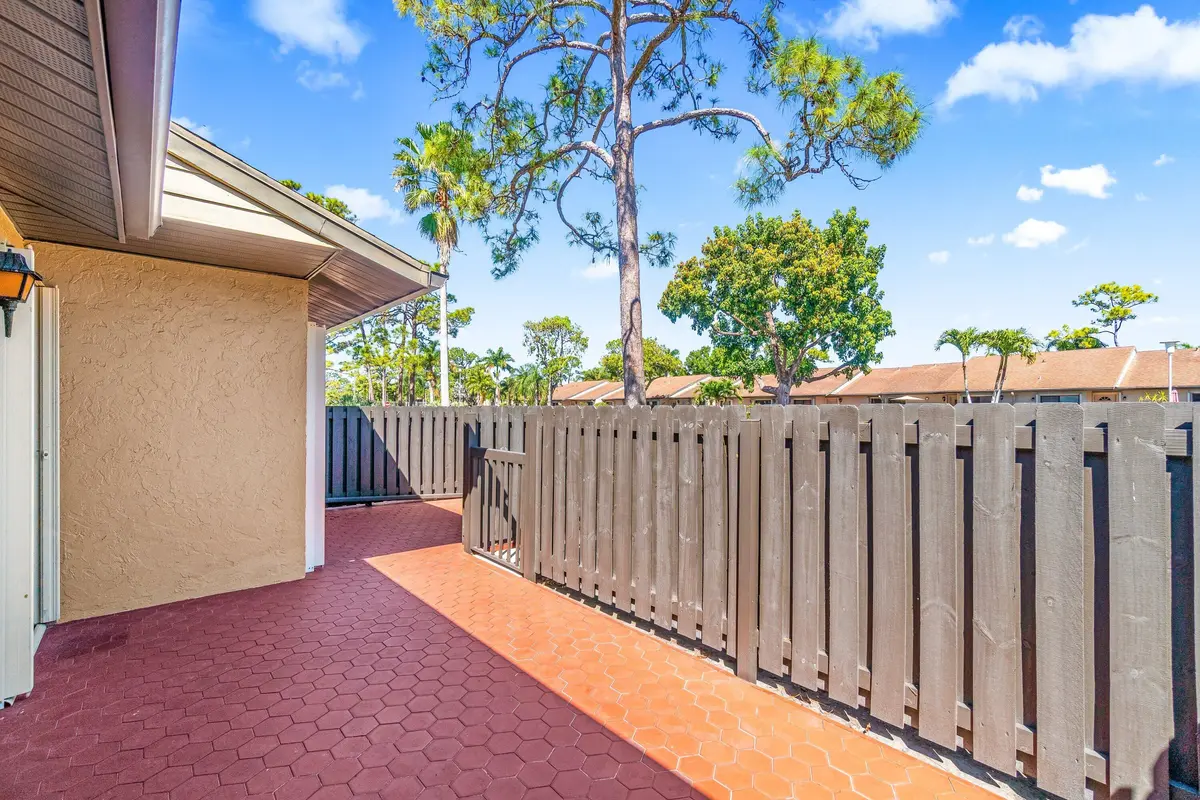 Courtyard at 704 Sunny Pine Way C, Greenacres