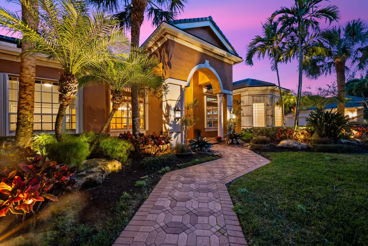 Front Walkway at 17104 Gulf Pine Circle, Wellington