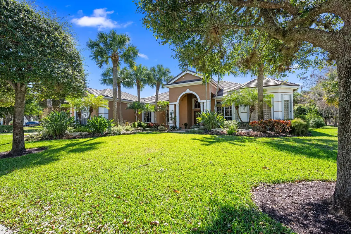Front Lawn at 17104 Gulf Pine Circle, Wellington