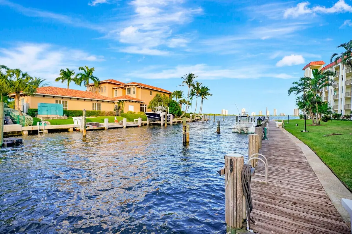 105 Paradise Harbour Boulevard 112, North Palm Beach, FL – photo 1