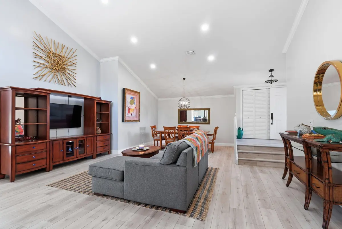 7-web-or-mls-dsc04695 jhonatan rubio at 2842 Kelly Brooke Lane, Deerfield Beach