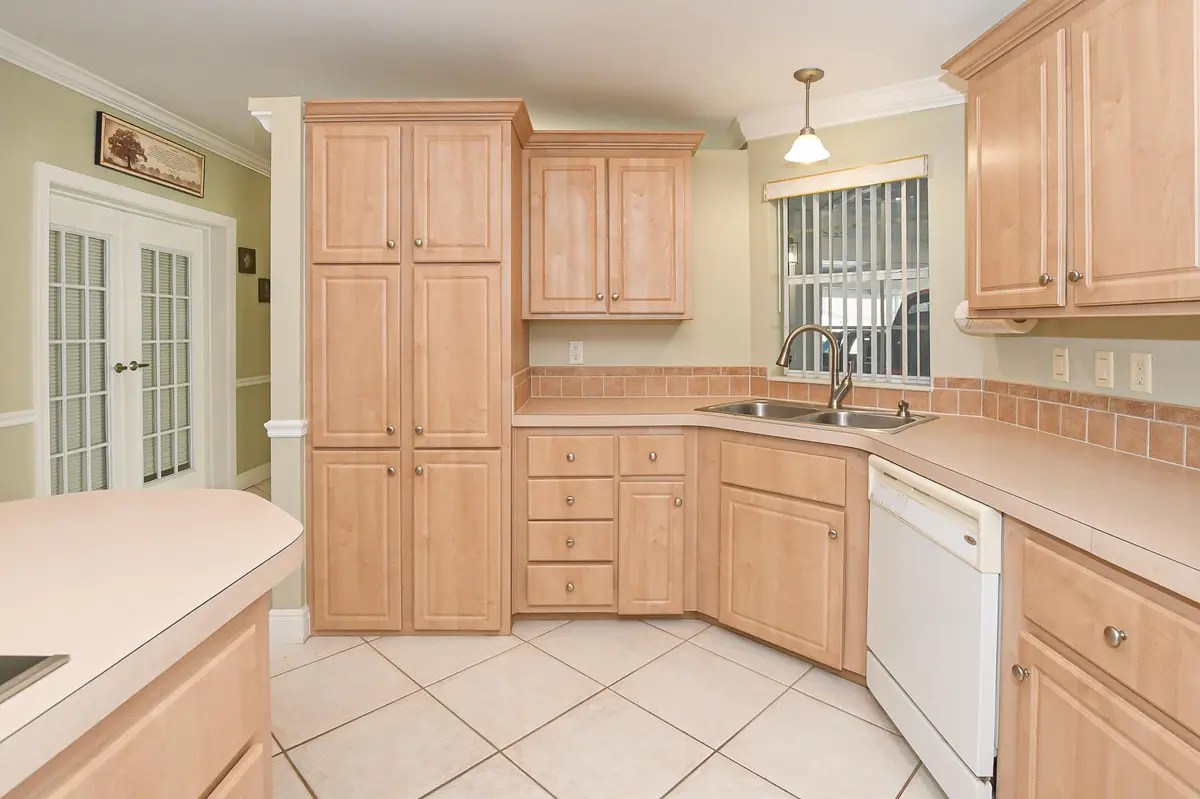 Kitchen at 3217 Scarlet Tanager Court, Port St. Lucie