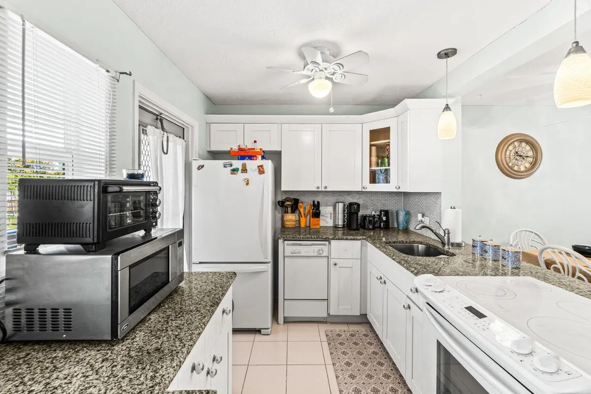004-2121Northeast1stCourt-202-BoyntonBea at 2121 NE 1st Court 202, Boynton Beach