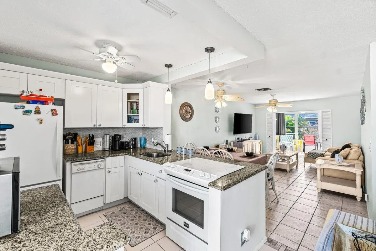 005-2121Northeast1stCourt-202-BoyntonBea at 2121 NE 1st Court 202, Boynton Beach