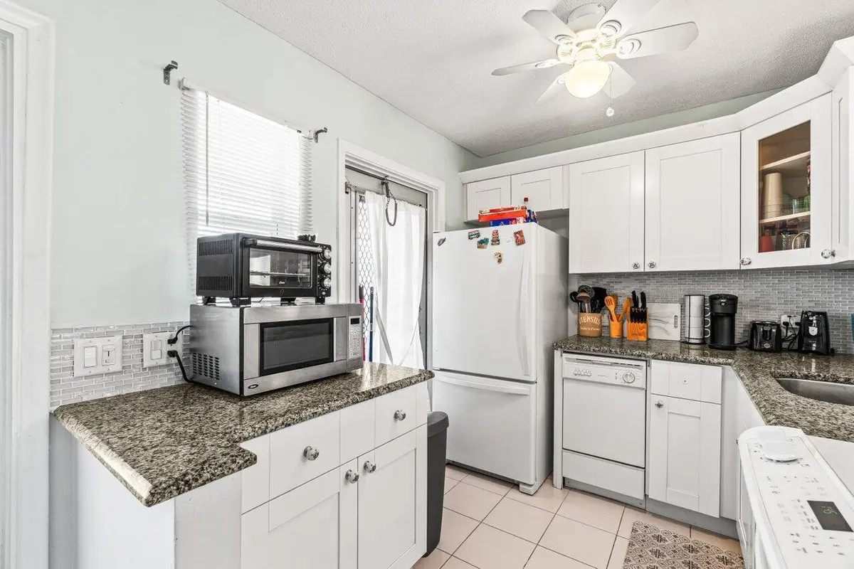 007-2121Northeast1stCourt-202-BoyntonBea at 2121 NE 1st Court 202, Boynton Beach