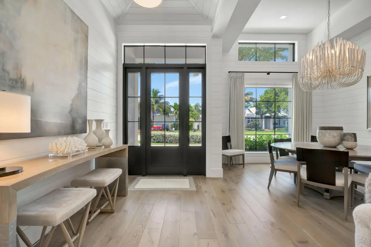 Entry at 109 NE 9th Street, Delray Beach