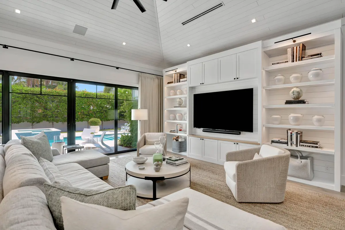 LR at 109 NE 9th Street, Delray Beach