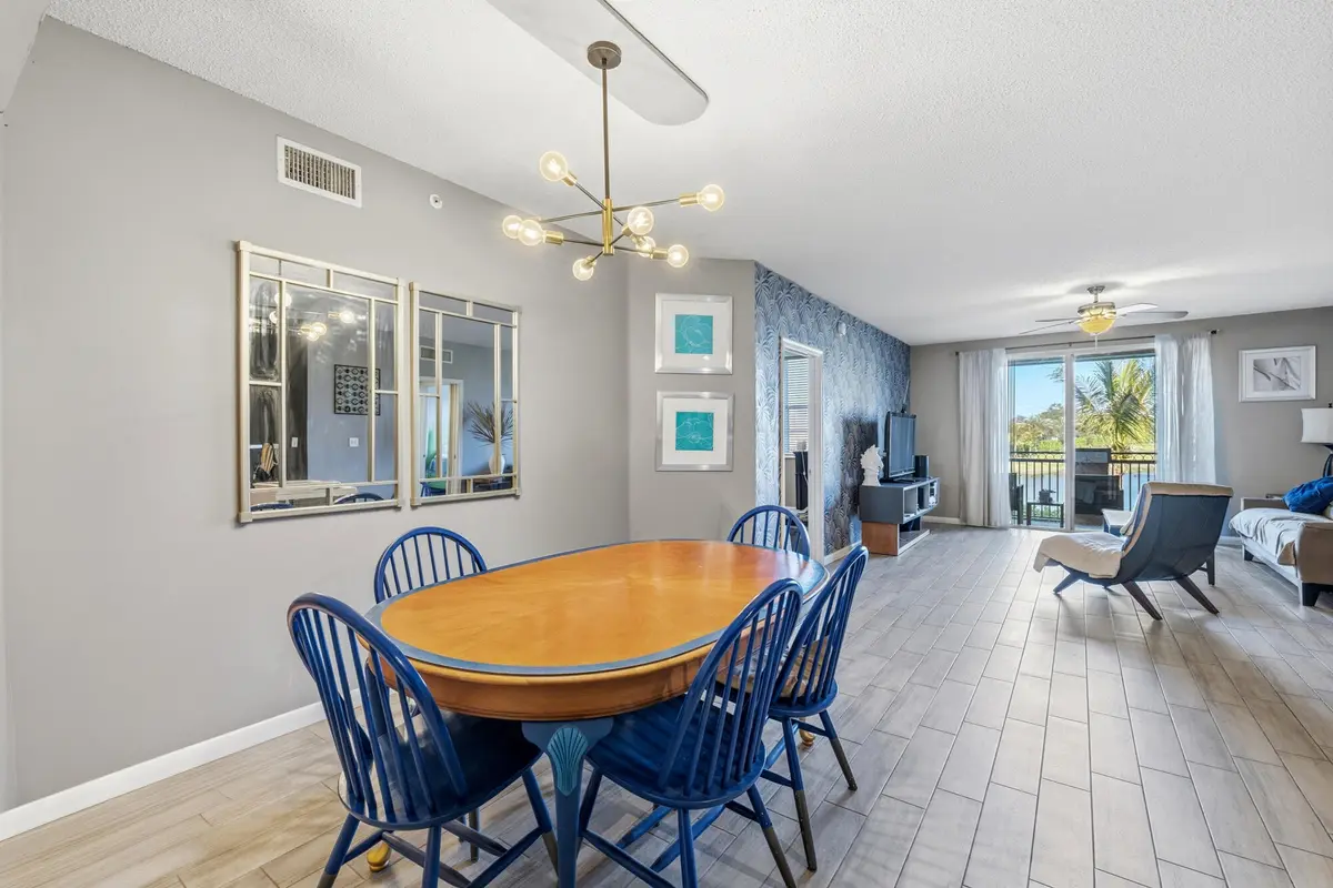 Dining at 11750 Saint Andrews Place 203, Wellington