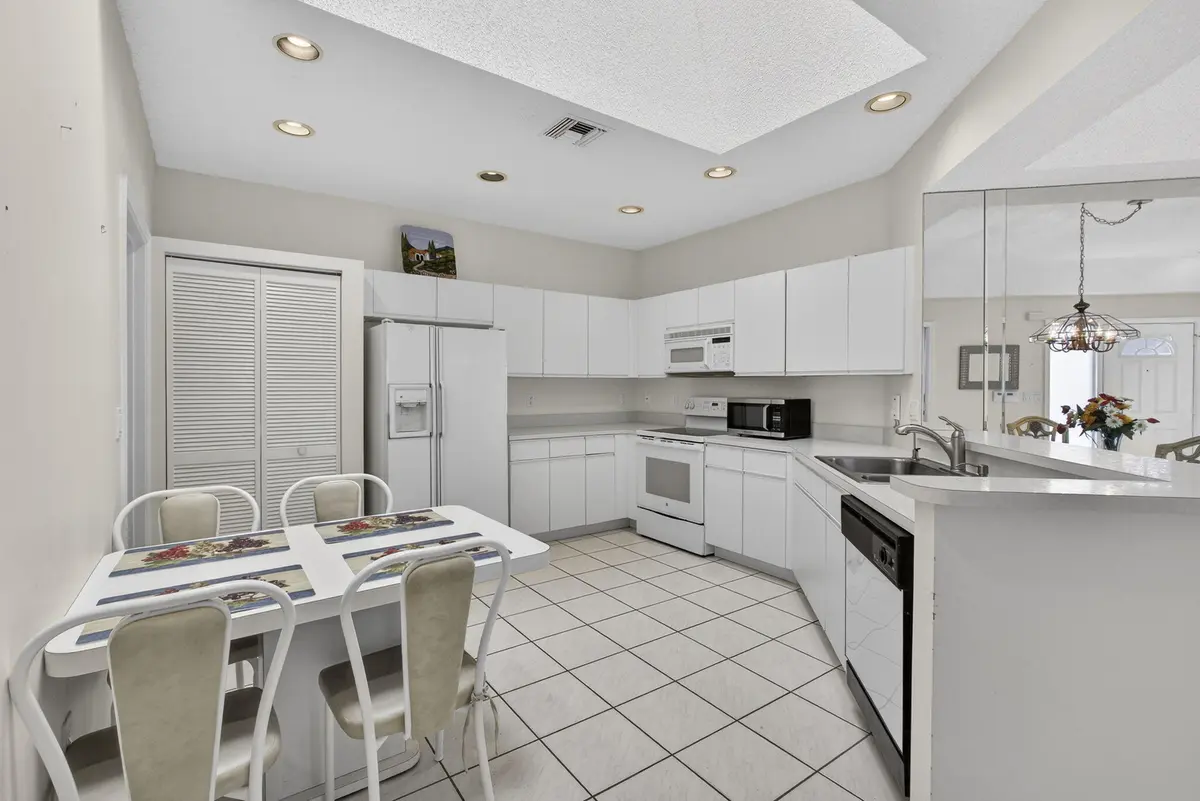 Eat in Kitchen at 9868 D Summerbrook Terrace, Boynton Beach