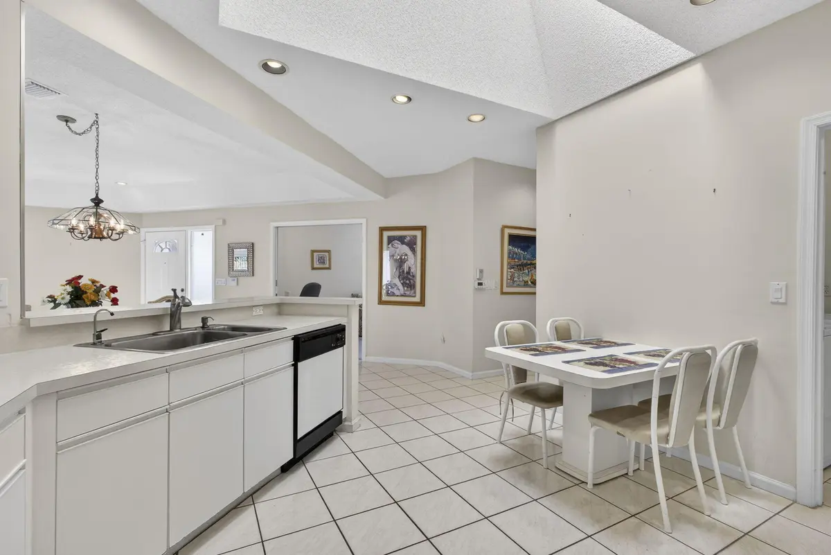 Vaulted Ceiling at 9868 D Summerbrook Terrace, Boynton Beach
