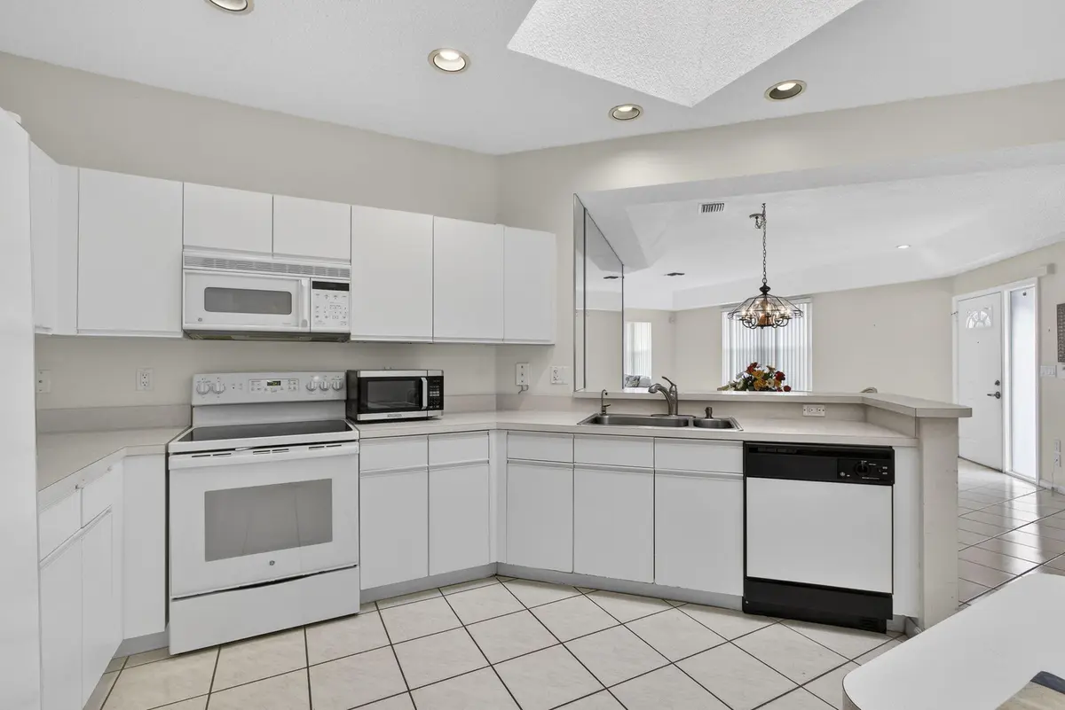 lots of cabinets at 9868 D Summerbrook Terrace, Boynton Beach
