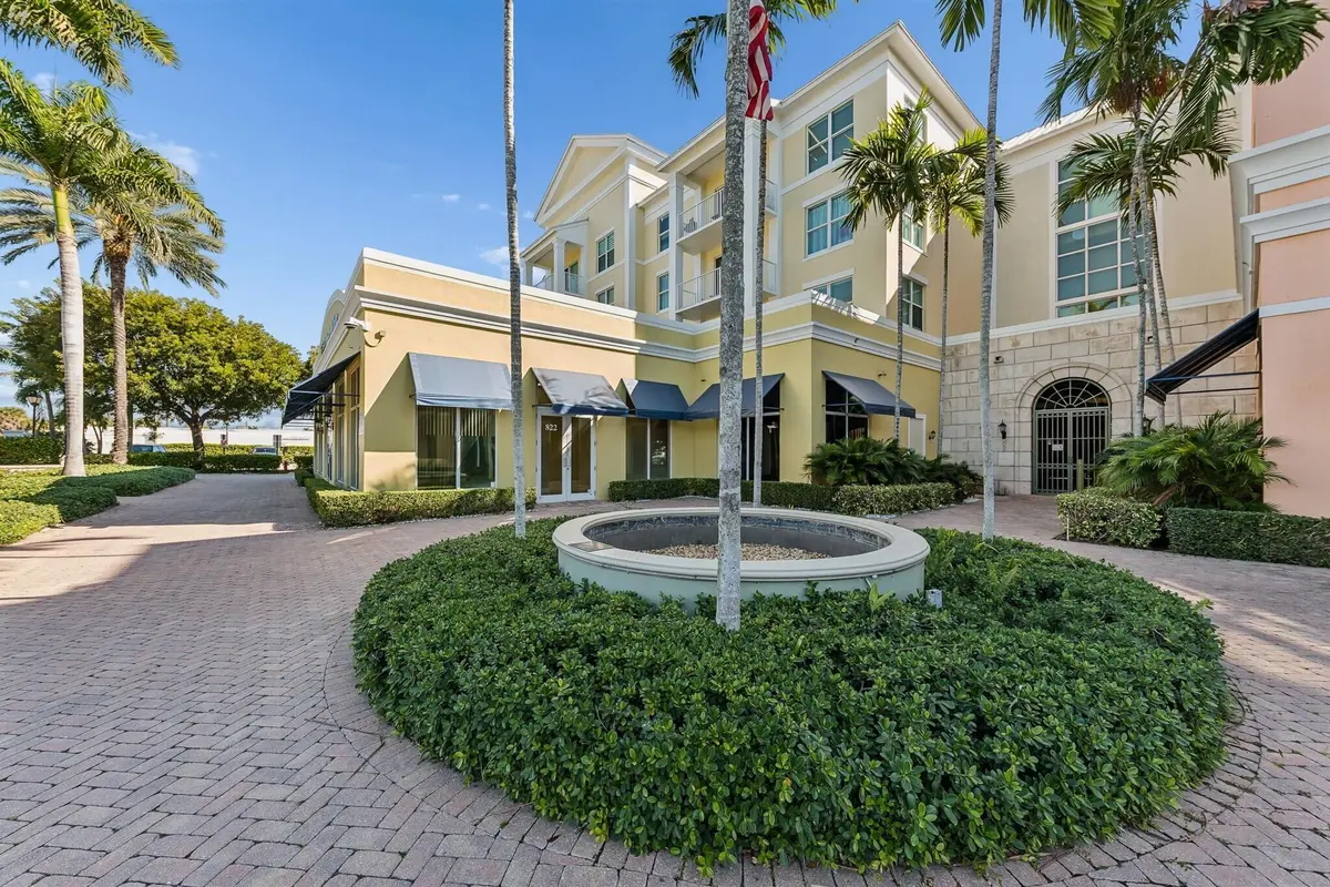 30-3002 at 826 N Dixie Highway 11-15, Lantana