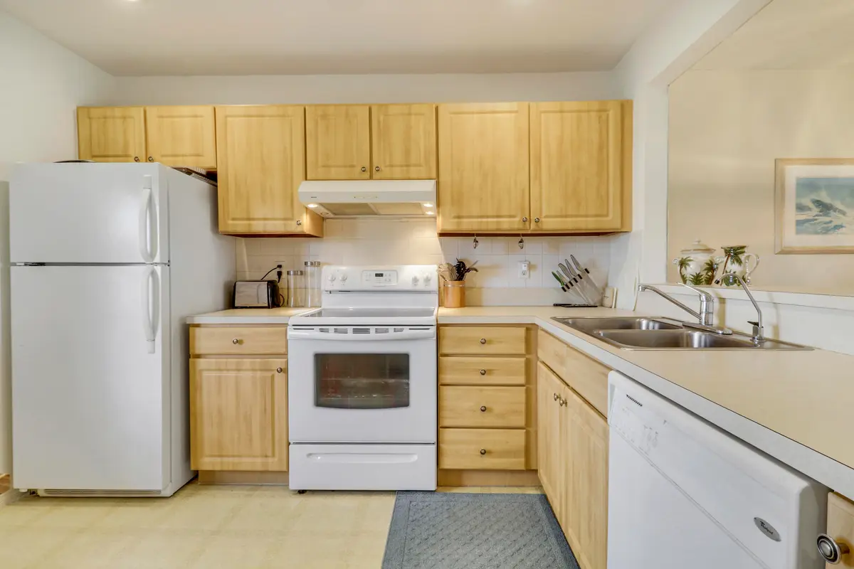 Williamsbutg 105 Kitchen 1k at 6980 SE Constitution Boulevard 105, Hobe Sound