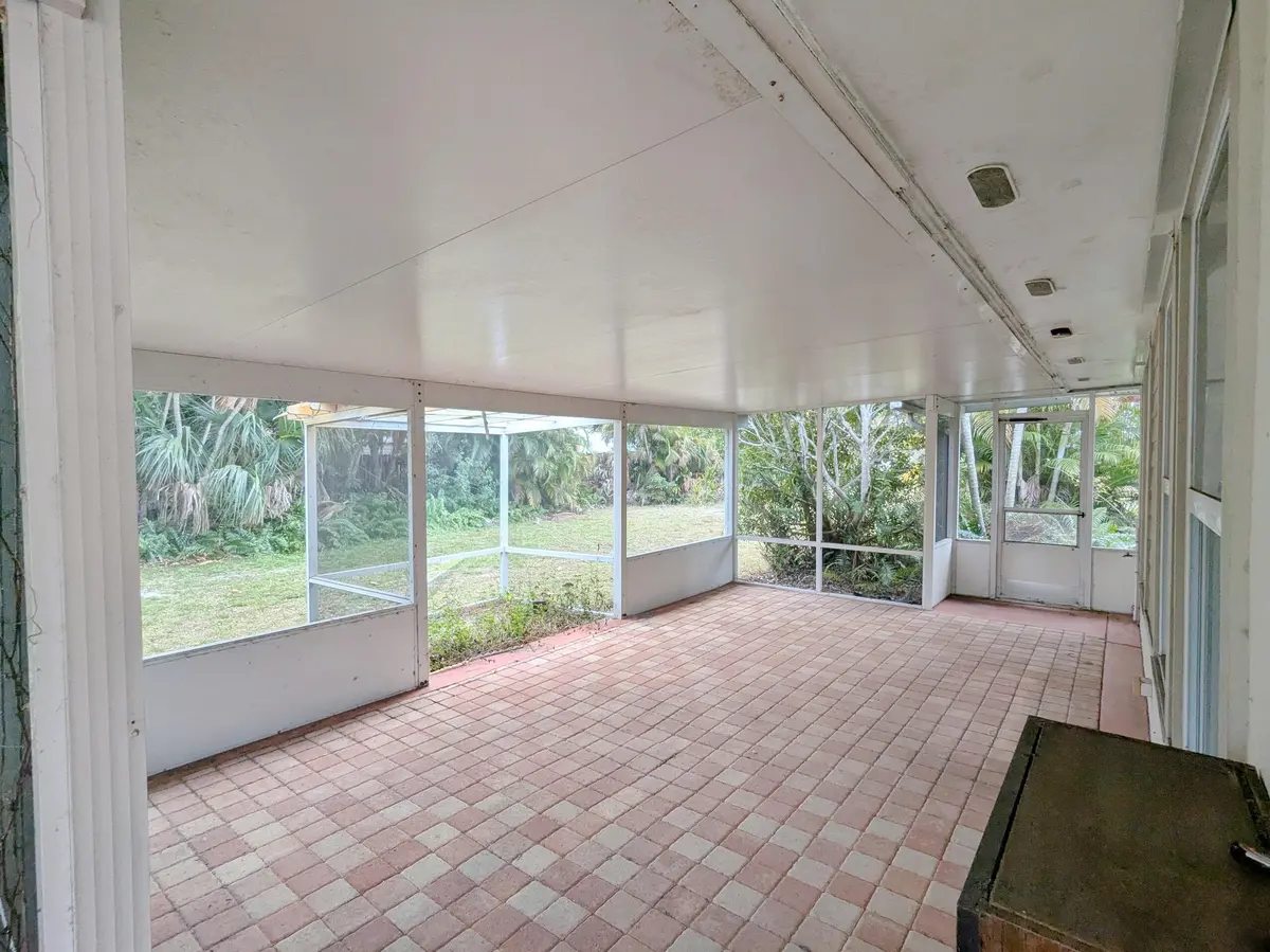INT7 at 142 N Naranja Avenue, Port St. Lucie