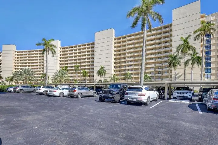 20251104171143716767000000-o at 124 Lakeshore Drive 1130, North Palm Beach