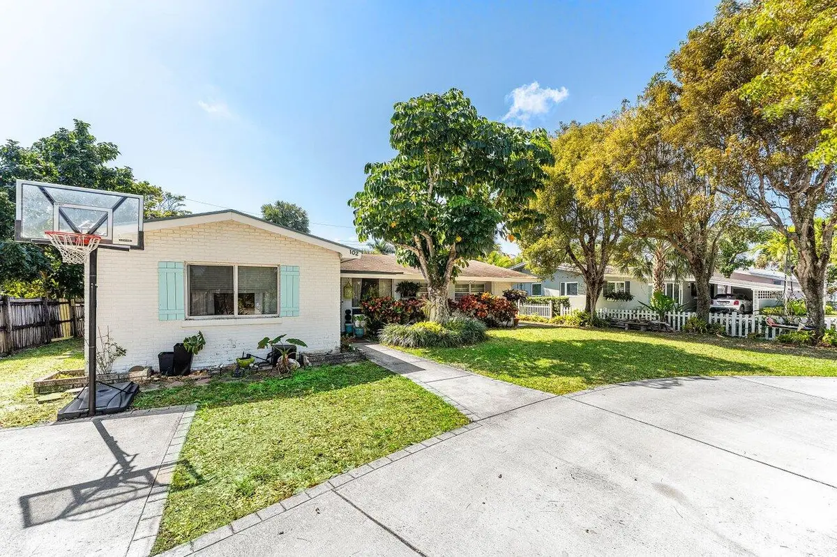 Front of house at 102 NE 22nd Street, Delray Beach