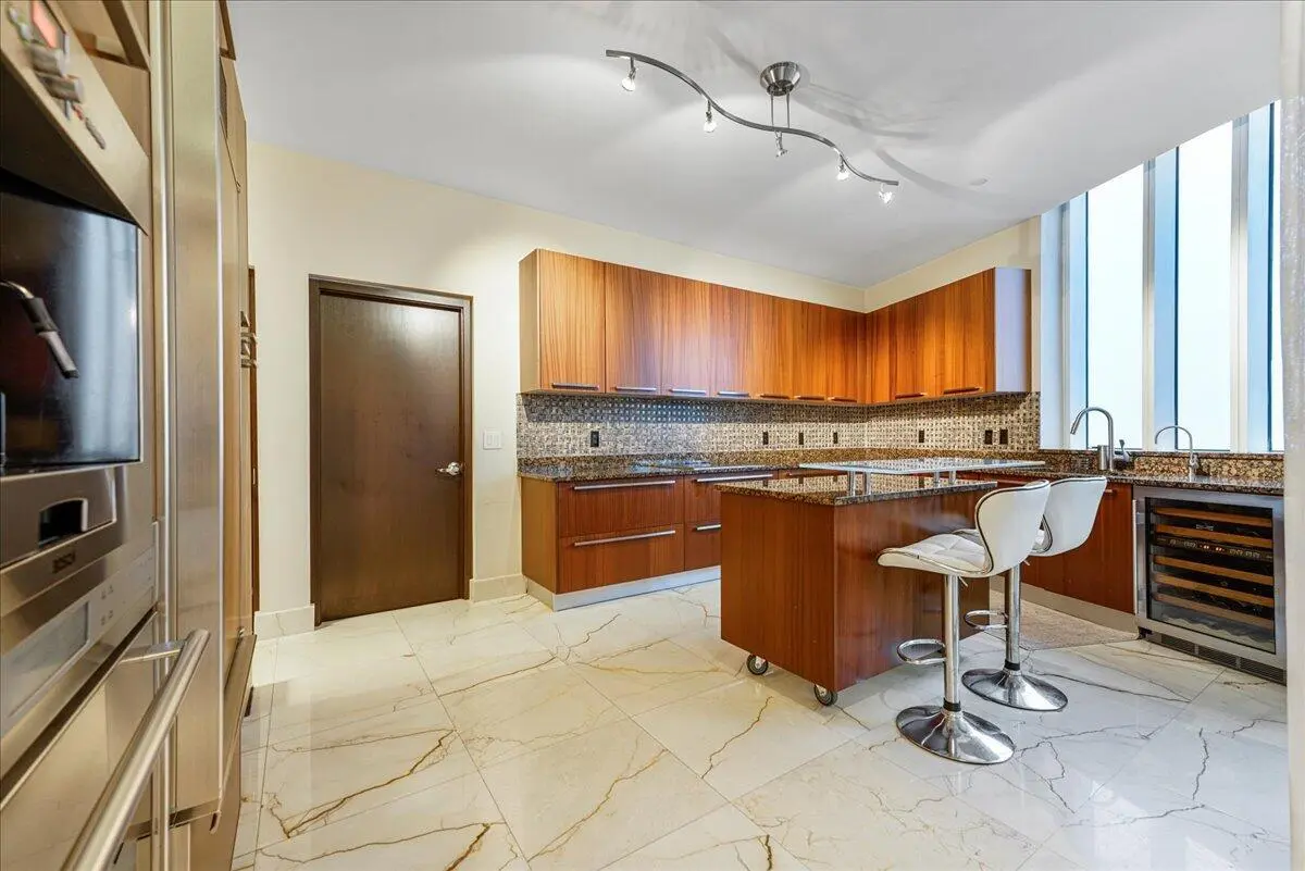 20250909234203764001000000-o at 15901 Collins Avenue 3804, Sunny Isles Beach