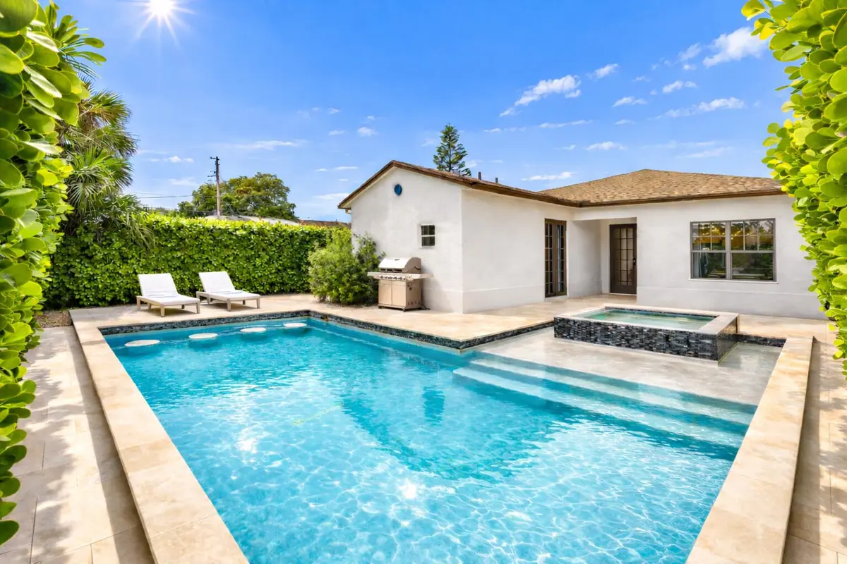 Pool, Spa & Beach Shelf w/ Barstools at 7606 S Olive Avenue, West Palm Beach