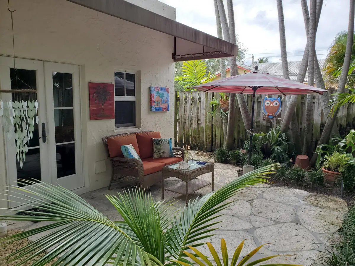 Private sitting area at 226 NE 1st Avenue Coco Palm Ste, Delray Beach