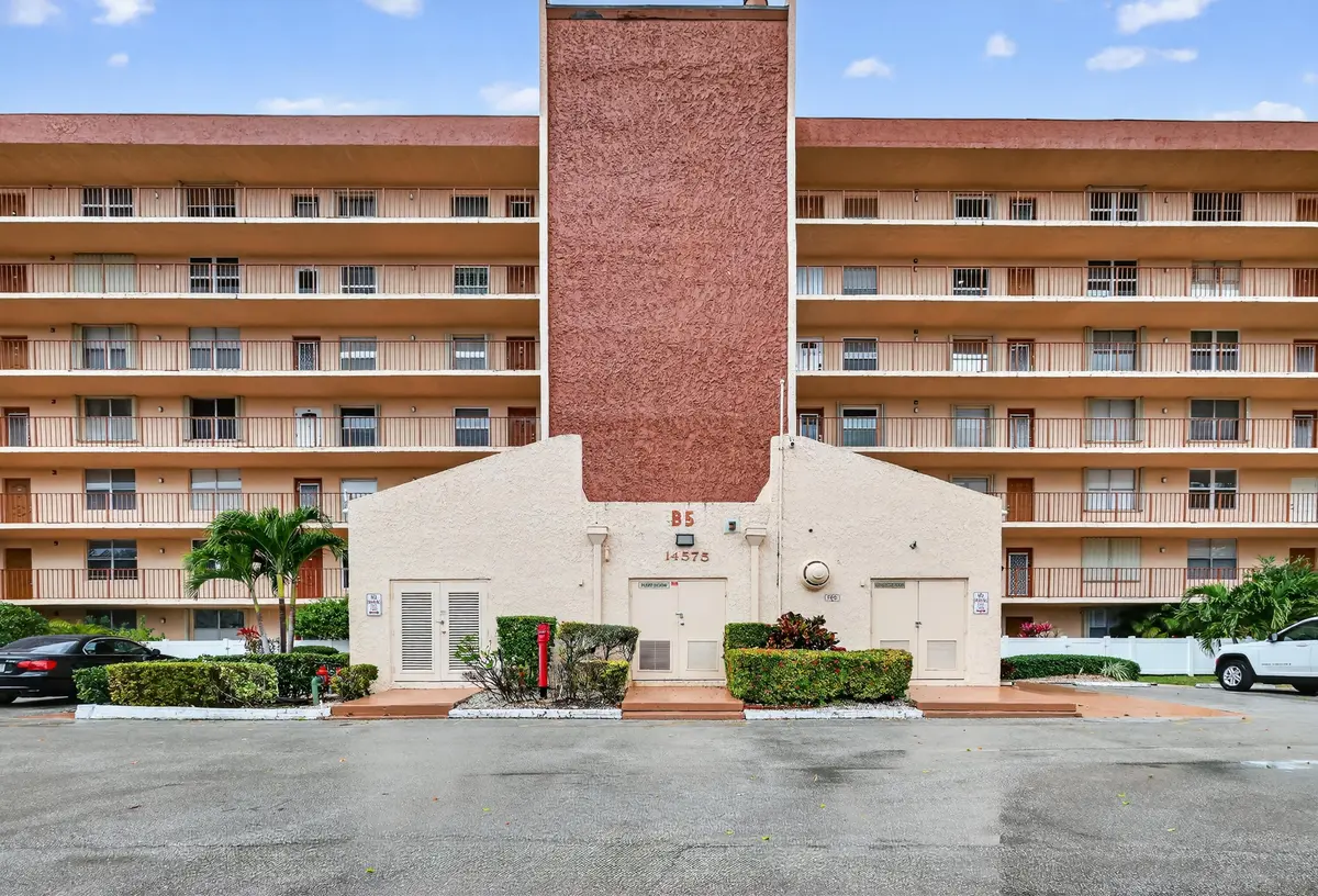 Front of building at 14575 Bonaire Boulevard 605, Delray Beach