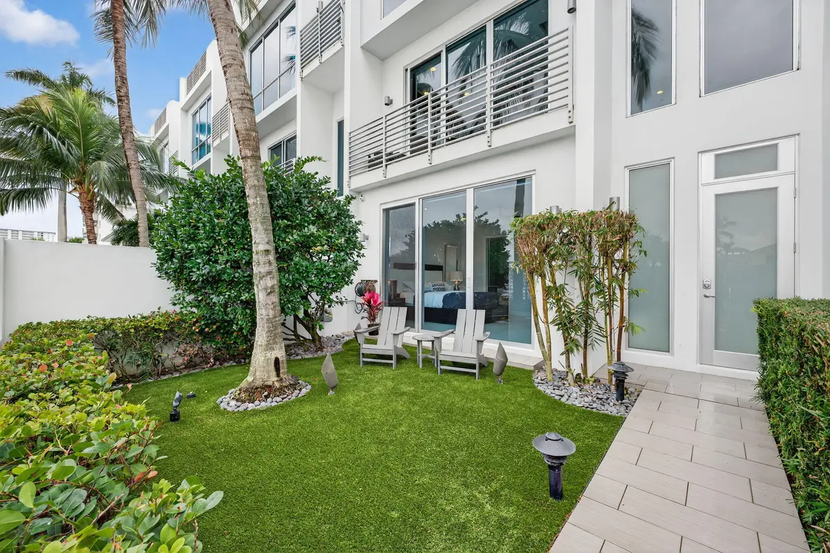 Front Entrance at 2743 NE 1st Street, Pompano Beach