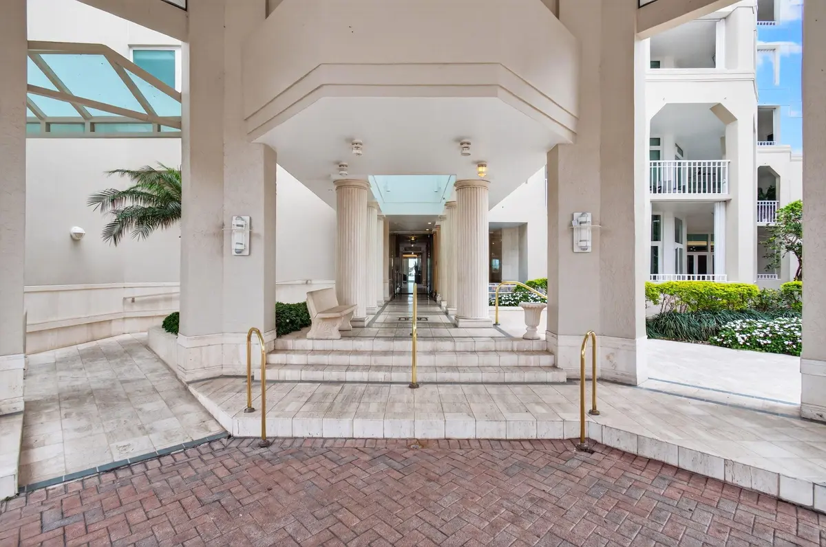 6-web-or-mls-DSC_8870 at 300 SE 5th Avenue 2160, Boca Raton