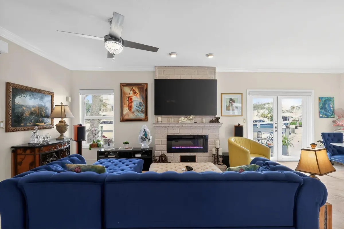 Living at 1524 SE 12th Street 6, Fort Lauderdale