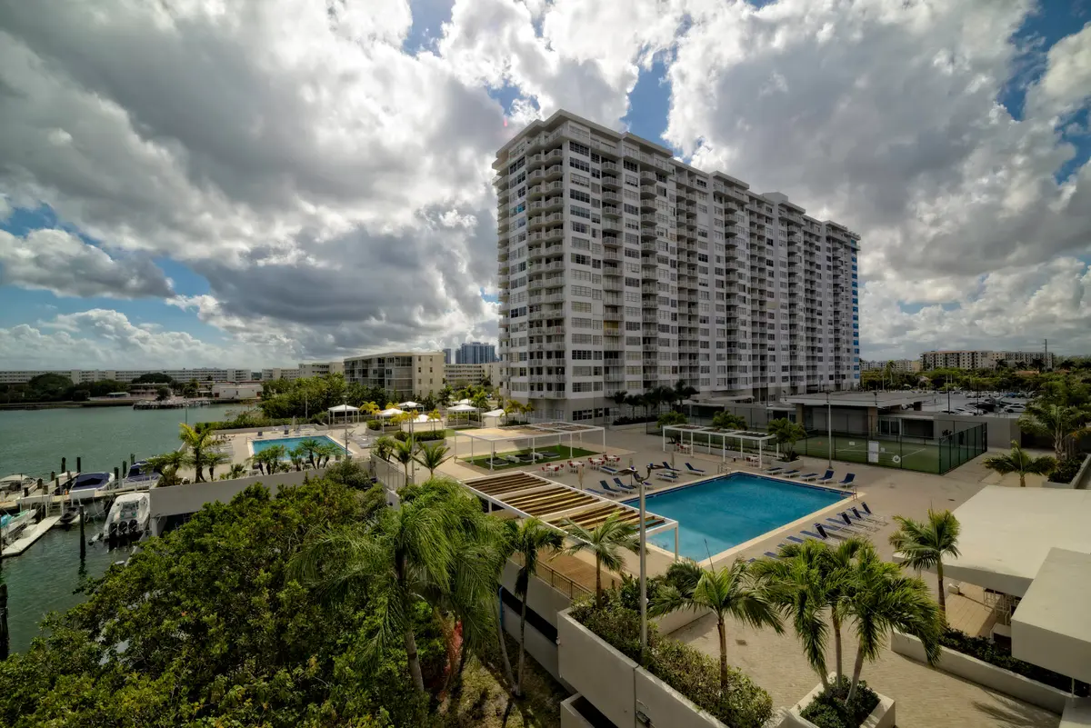 _RW29186-Edit at 18081 Biscayne Boulevard 403, Aventura