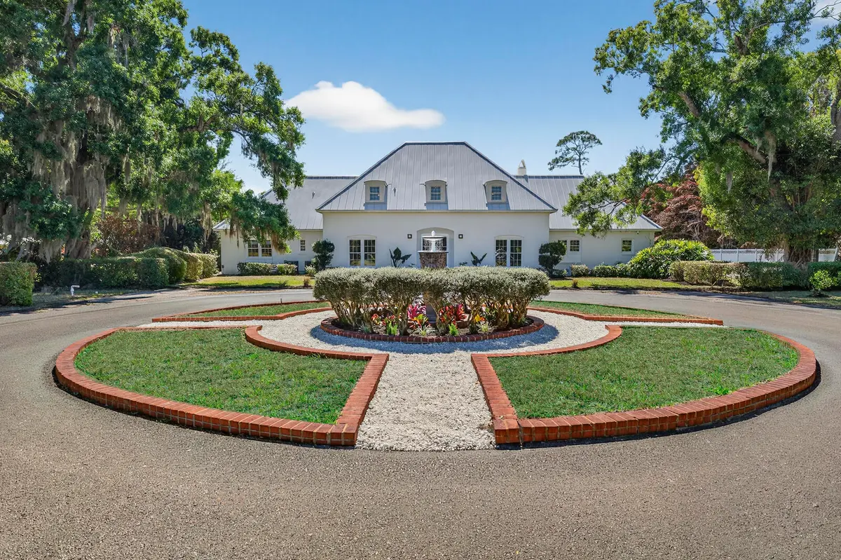 Front of house at 4945 16th Street, Vero Beach