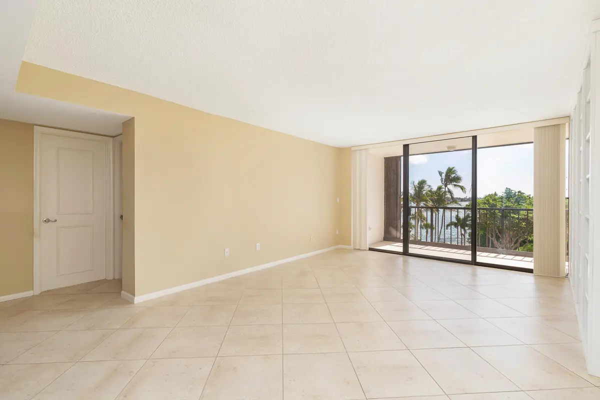 low-2 at 5200 N Flagler Drive 404, West Palm Beach