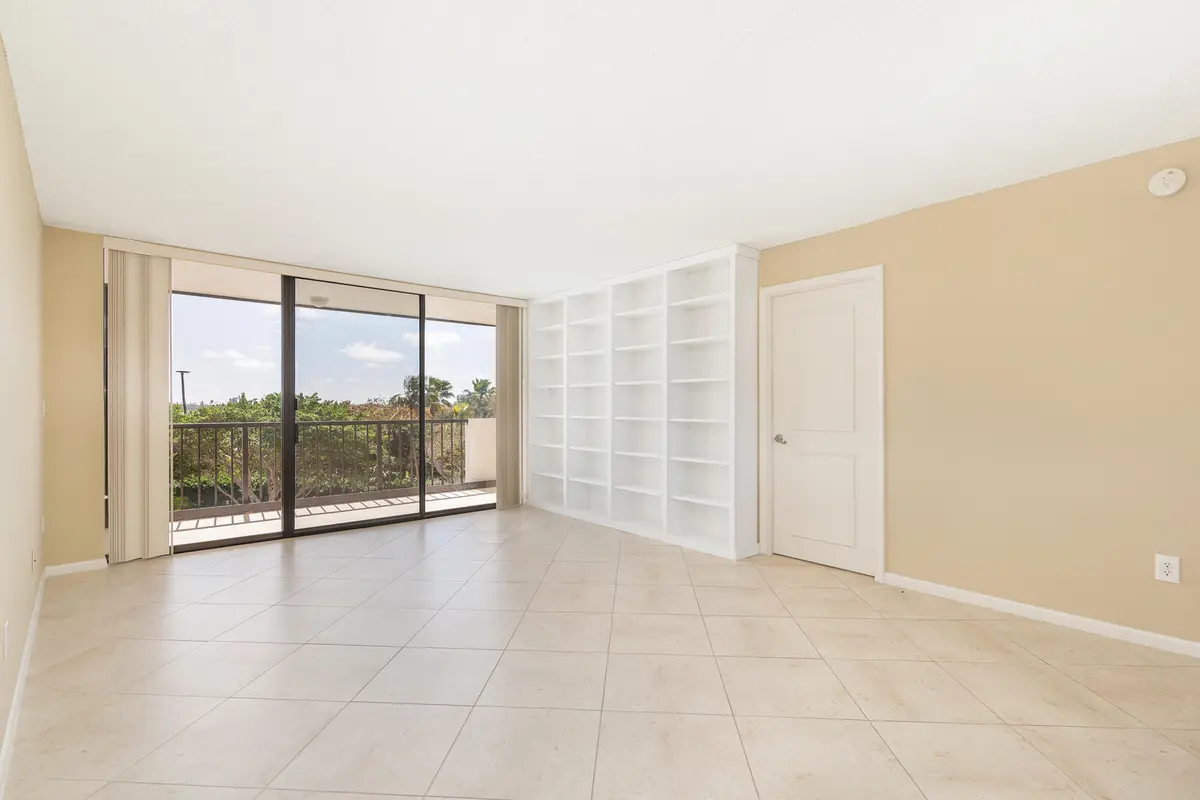 low-3 at 5200 N Flagler Drive 404, West Palm Beach
