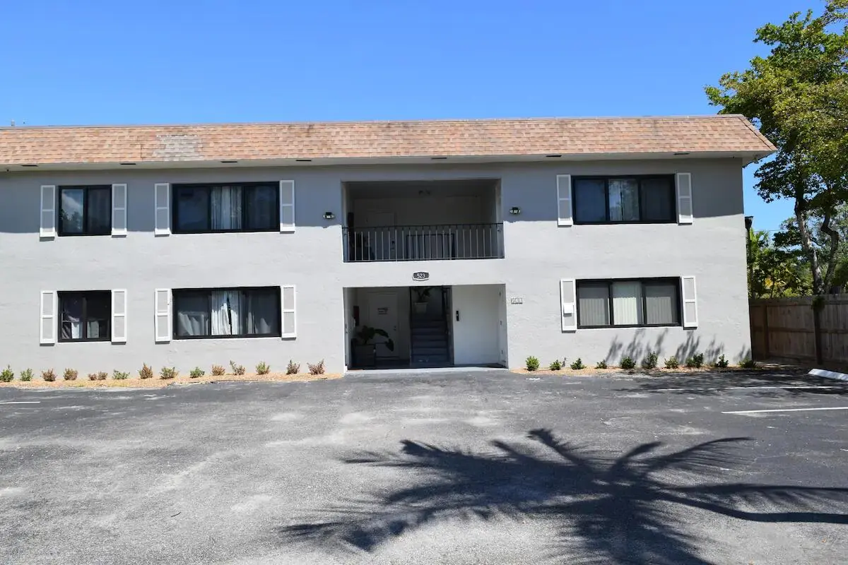 n74xinpc at 523 SE 20th Court 5, Boynton Beach