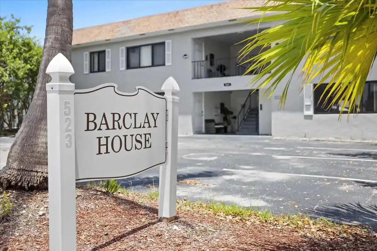 ennmnb3n at 523 SE 20th Court 5, Boynton Beach
