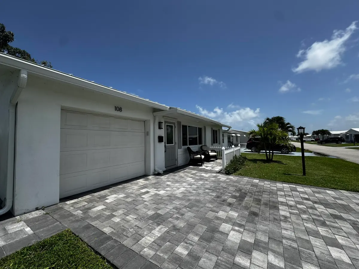 One Car Garage at 108 SW 9th Street, Boynton Beach