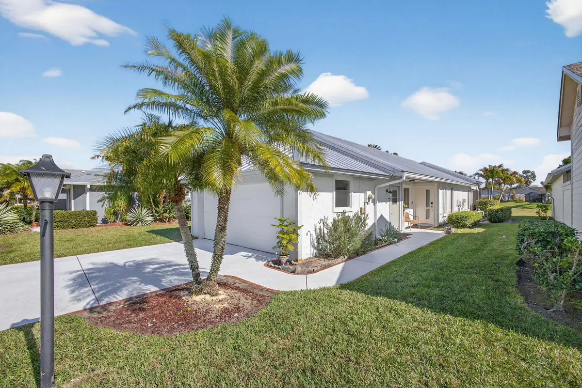 5-web-or-mls-5D1A0361 at 7198 SE Quincy Terrace, Hobe Sound