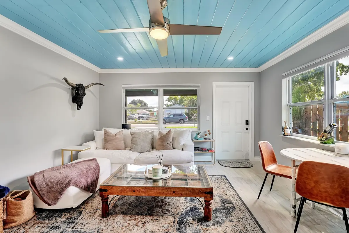 Living Area at 240 NW 9th Avenue, Delray Beach