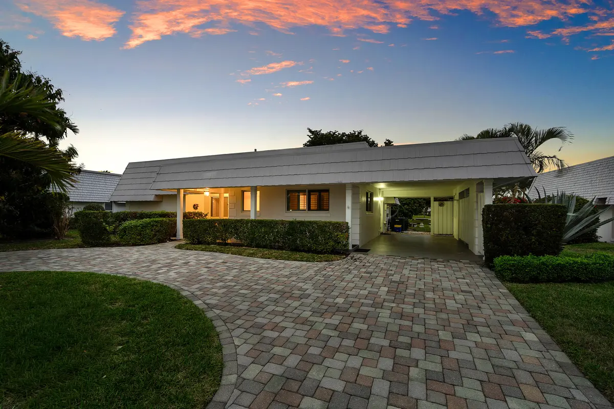 Front Twilight at 383 Villa Drive, Atlantis