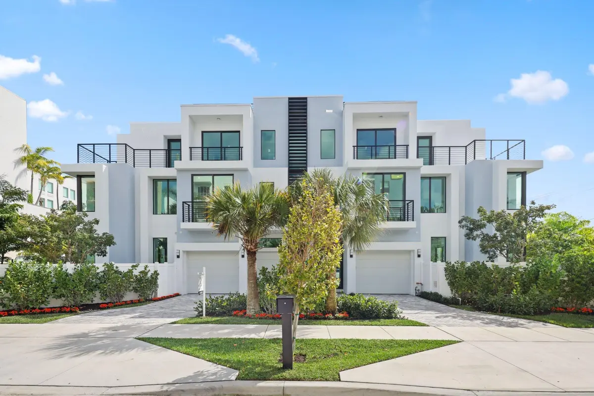 408 Southeast 2nd St - 3.jpg-SMALL at 408 SE 2nd Street, Delray Beach