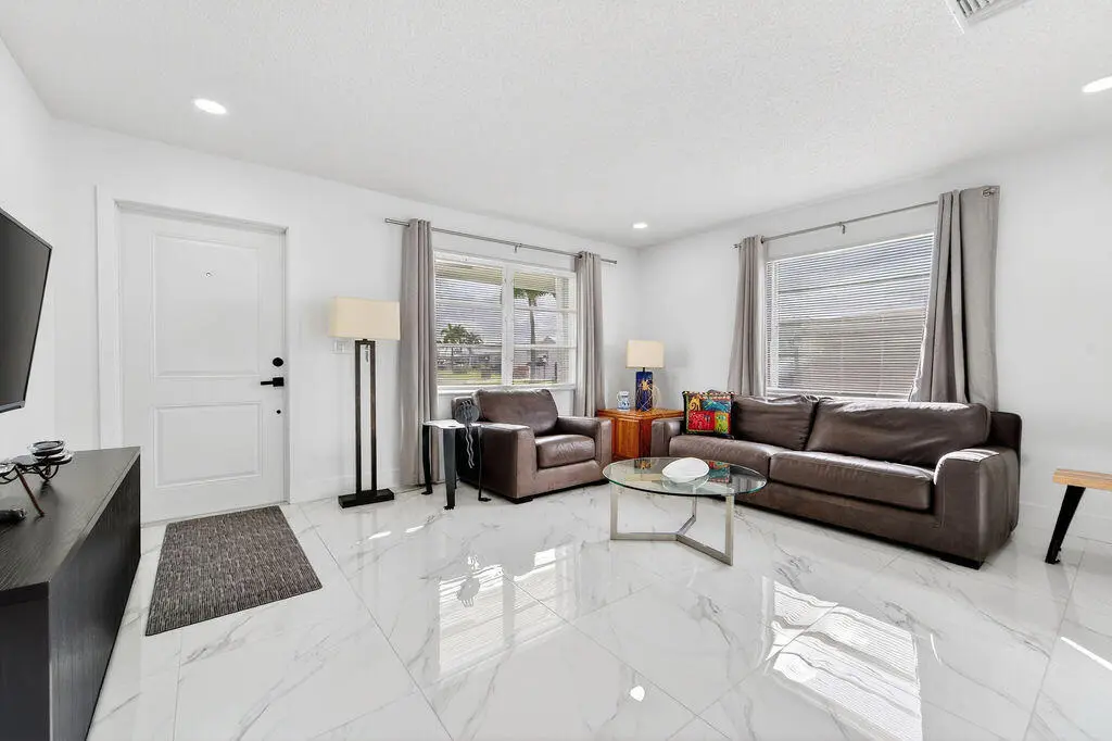 030526-280 at 688 SW Lake Court, Boynton Beach