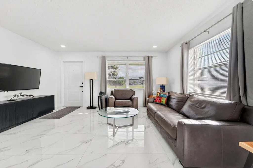 030526-281 at 688 SW Lake Court, Boynton Beach