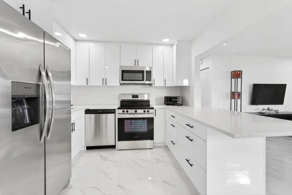 030526-286 at 688 SW Lake Court, Boynton Beach