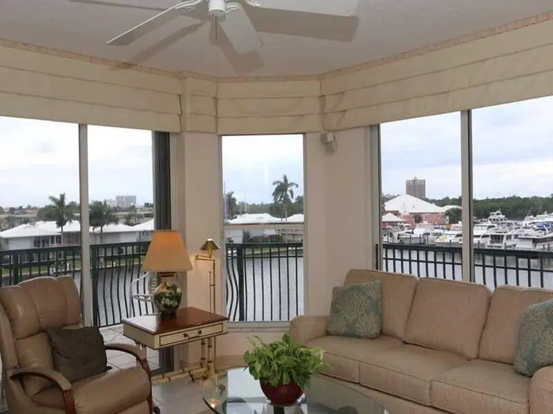 Den/Family/Great Room at 1050 Seminole Drive 4B, Fort Lauderdale