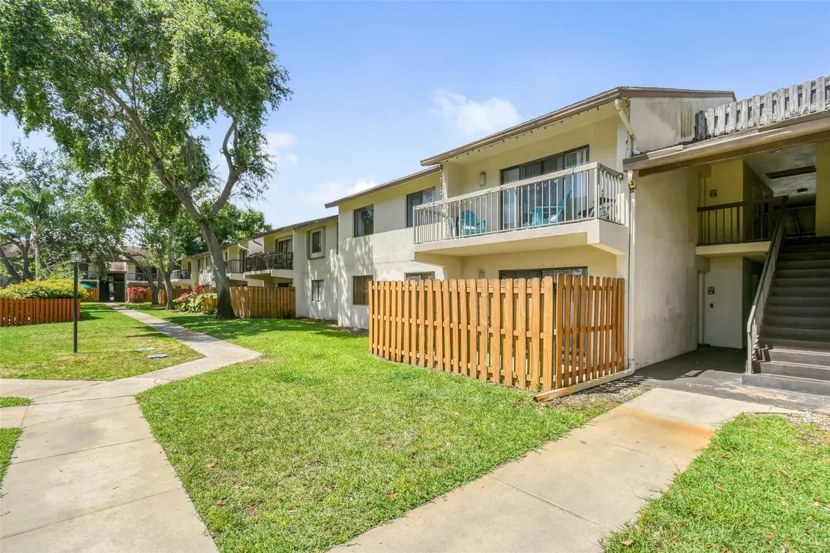 Photo 1 at 3402 Gardens Drive 14B, Palm Beach Gardens