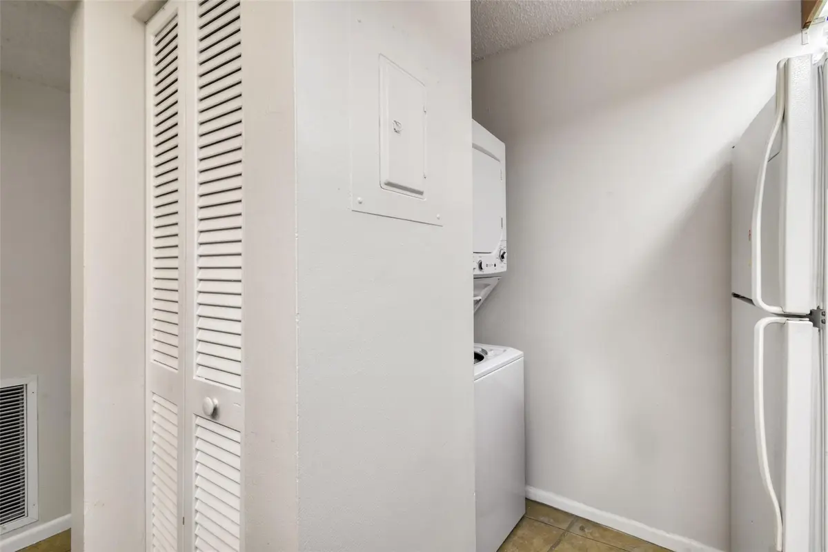Photo 7 at 3402 Gardens Drive 14B, Palm Beach Gardens