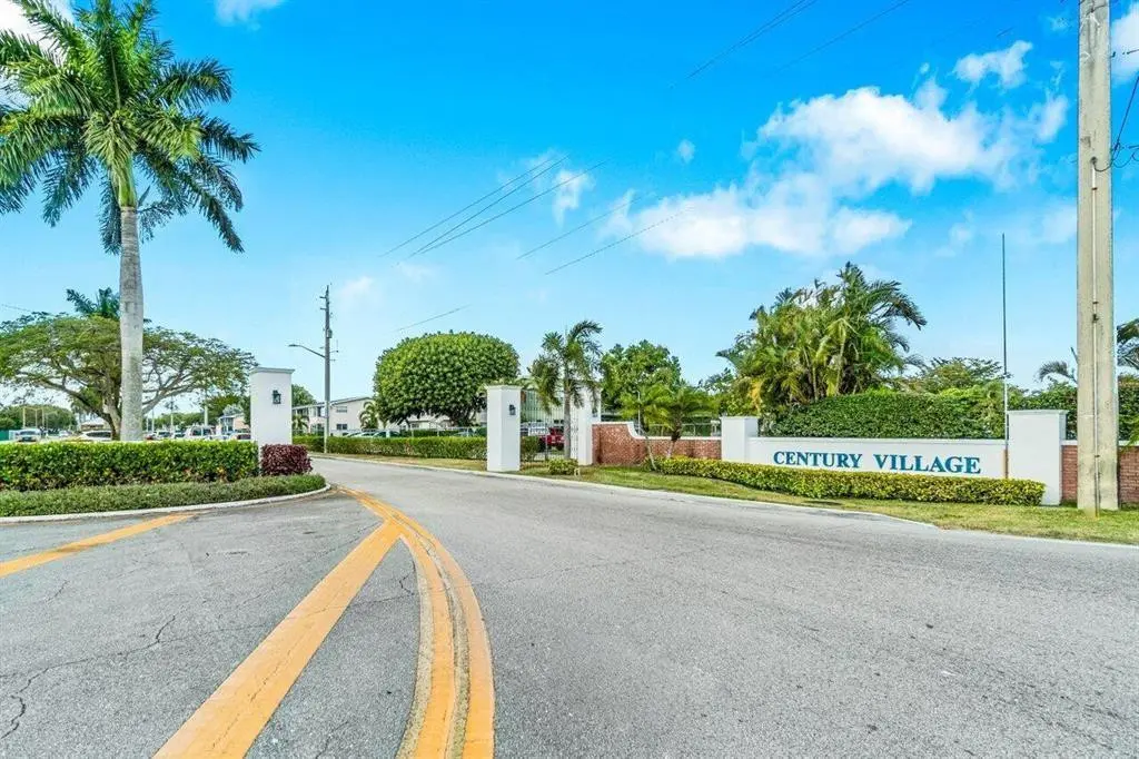 Photo 2 at 115 Sussex F 115, West Palm Beach