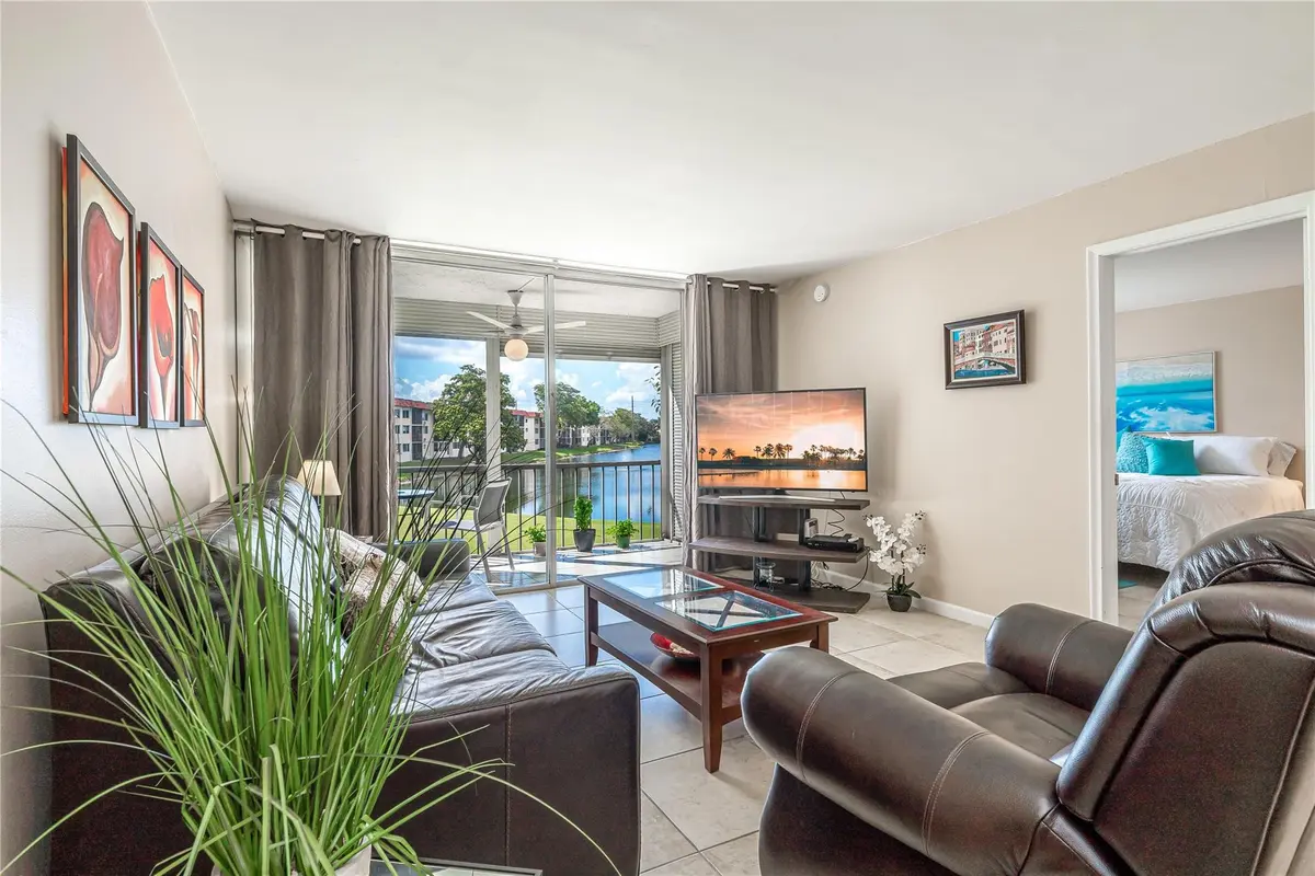Photo 3 at 411 S Hollybrook Drive 203, Pembroke Pines