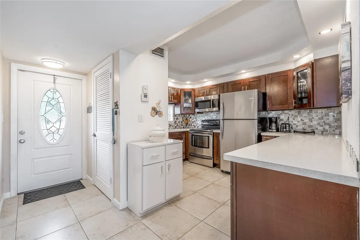 Photo 2 at 411 S Hollybrook Drive 203, Pembroke Pines