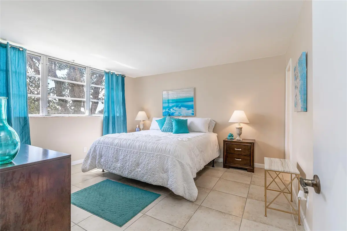 Photo 5 at 411 S Hollybrook Drive 203, Pembroke Pines
