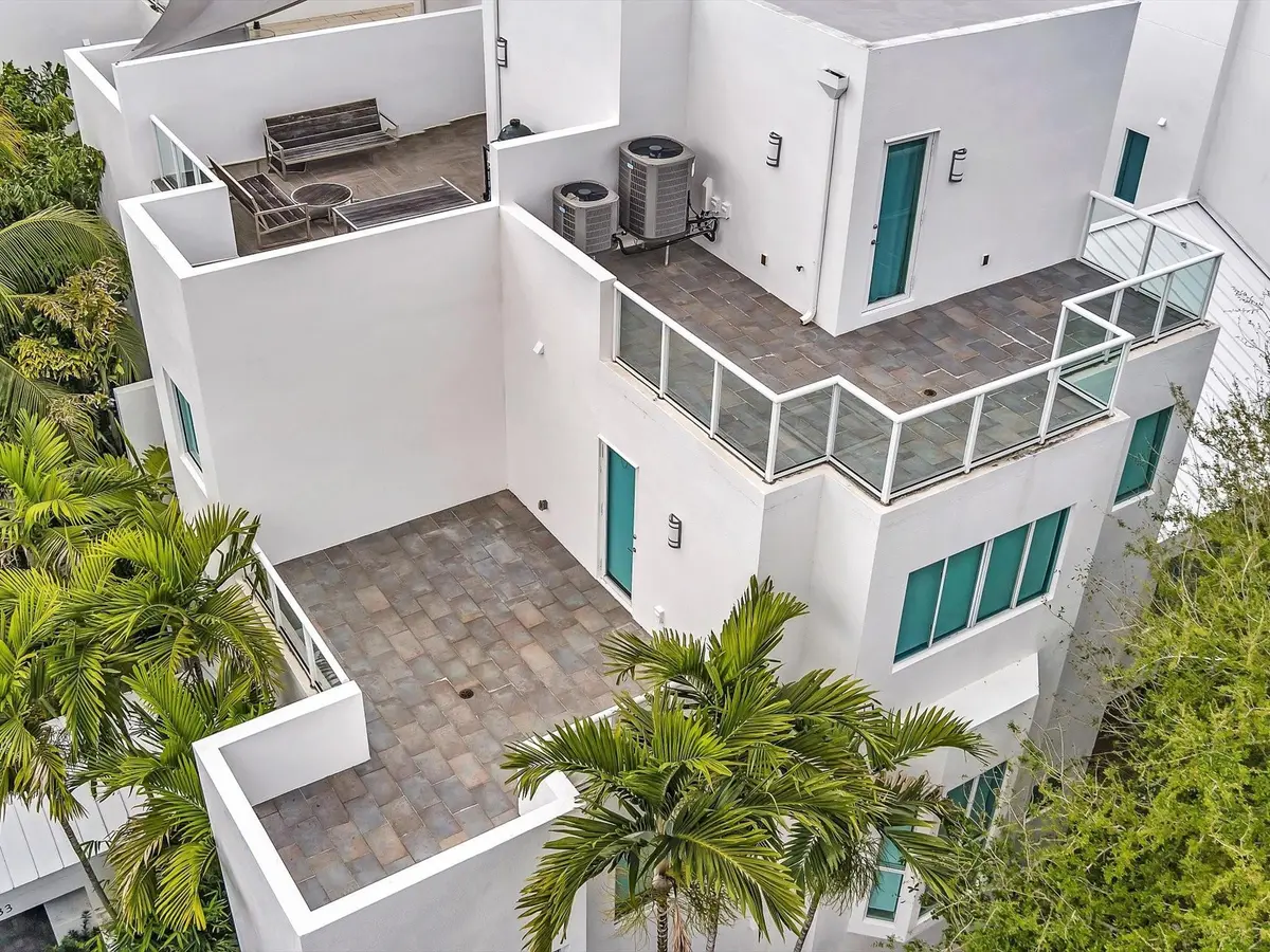 Photo 3 at 733 NE 4th Avenue 733, Fort Lauderdale