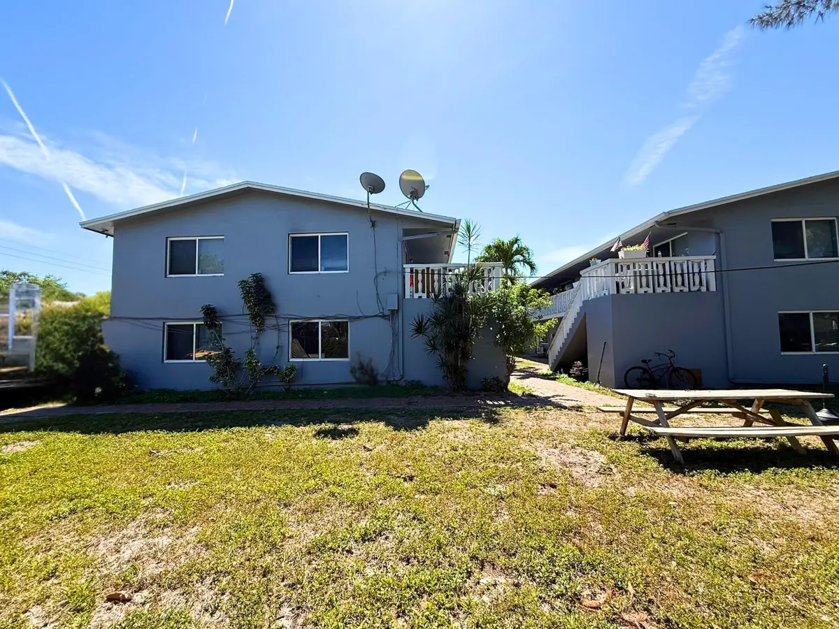 Photo 8 at 101-105 SE 26th Street, Fort Lauderdale